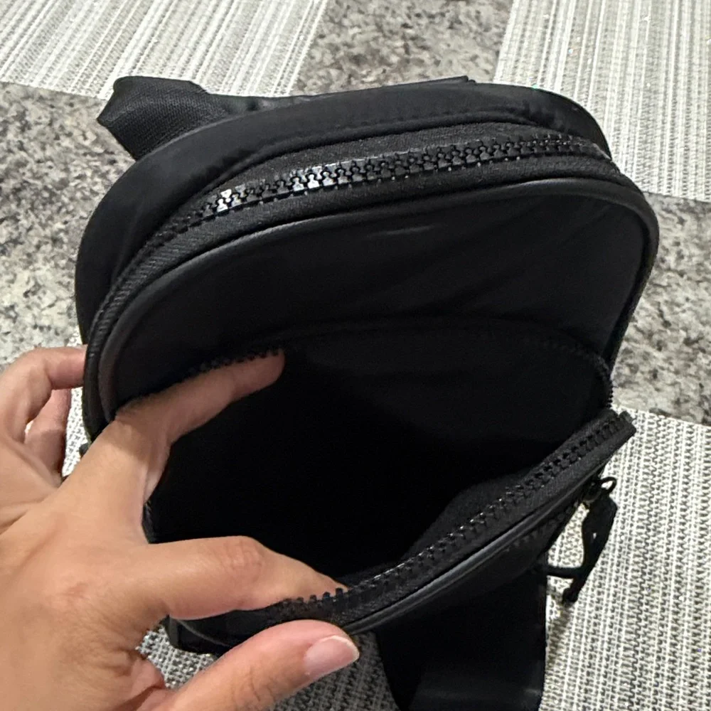No Boundaries Women’s Black Hands Free Sling Bag Backpack NWOT